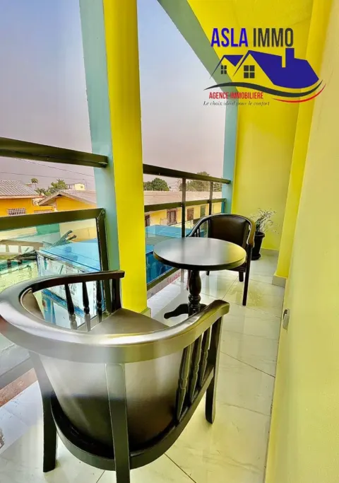 Appartement 3 pièces meublé, vue piscine — photographie 4